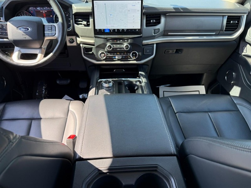 Ford Expedition Max Vehicle Full-screen Gallery Image 13