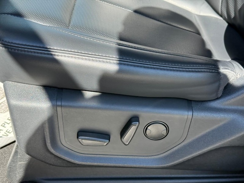 Ford Expedition Max Vehicle Full-screen Gallery Image 20