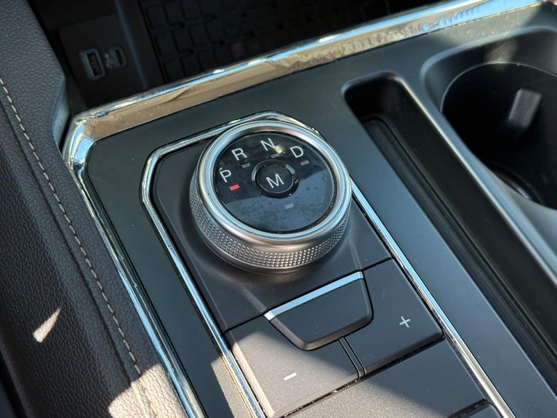 Ford Expedition Max Vehicle Full-screen Gallery Image 24