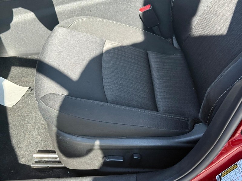 Nissan Altima Vehicle Full-screen Gallery Image 16