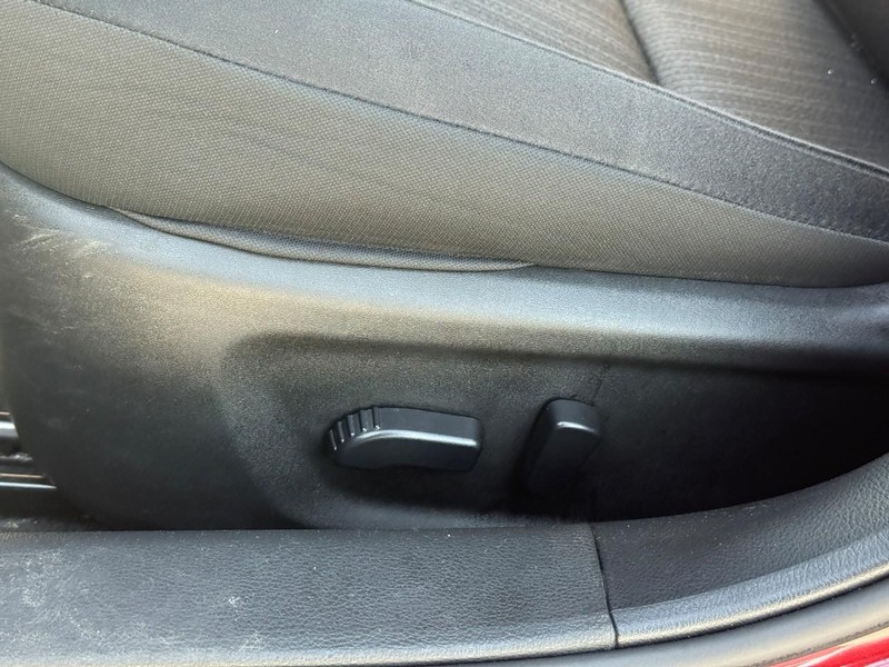 Nissan Altima Vehicle Full-screen Gallery Image 17