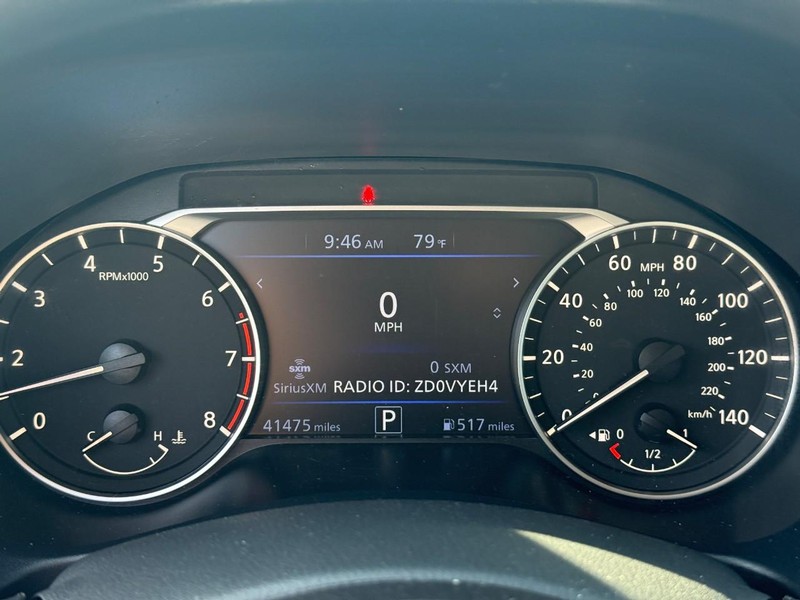 Nissan Altima Vehicle Full-screen Gallery Image 20
