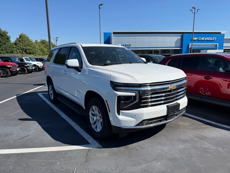 Chevrolet Tahoe Vehicle Full-screen Gallery Image 2