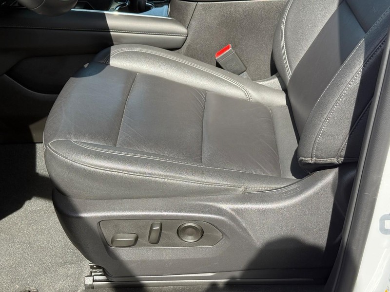 Chevrolet Tahoe Vehicle Full-screen Gallery Image 18
