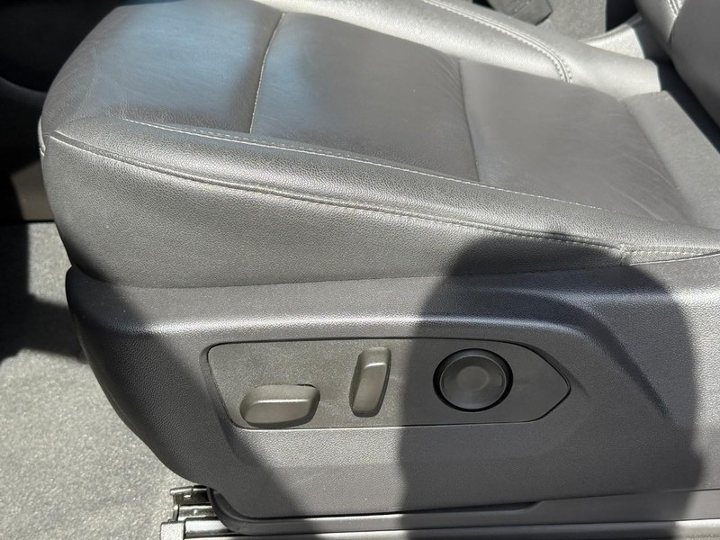 Chevrolet Tahoe Vehicle Full-screen Gallery Image 19