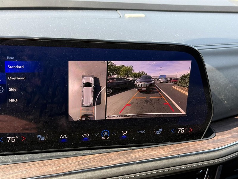 Chevrolet Tahoe Vehicle Full-screen Gallery Image 25