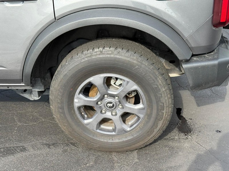 Ford Bronco Vehicle Full-screen Gallery Image 4