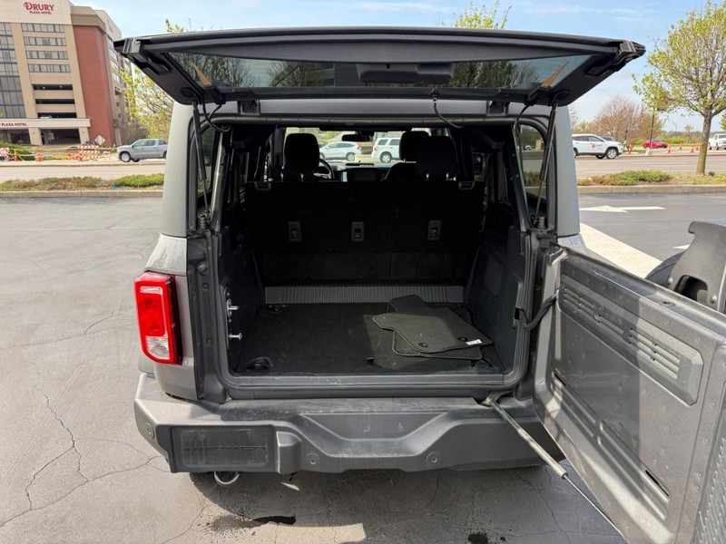 Ford Bronco Vehicle Full-screen Gallery Image 5