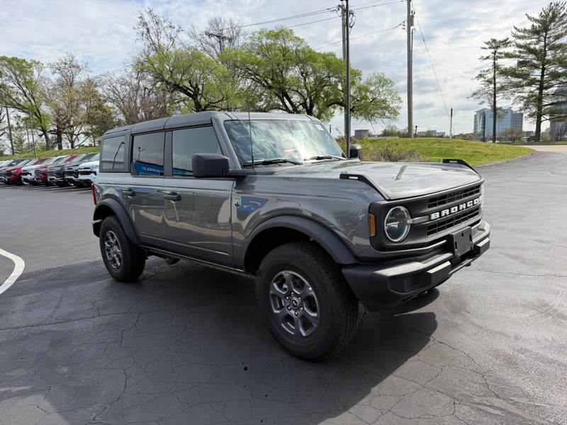 Ford Bronco Vehicle Full-screen Gallery Image 8