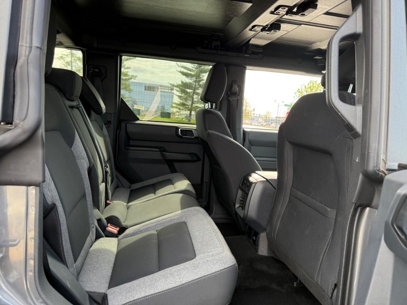 Ford Bronco Vehicle Full-screen Gallery Image 10
