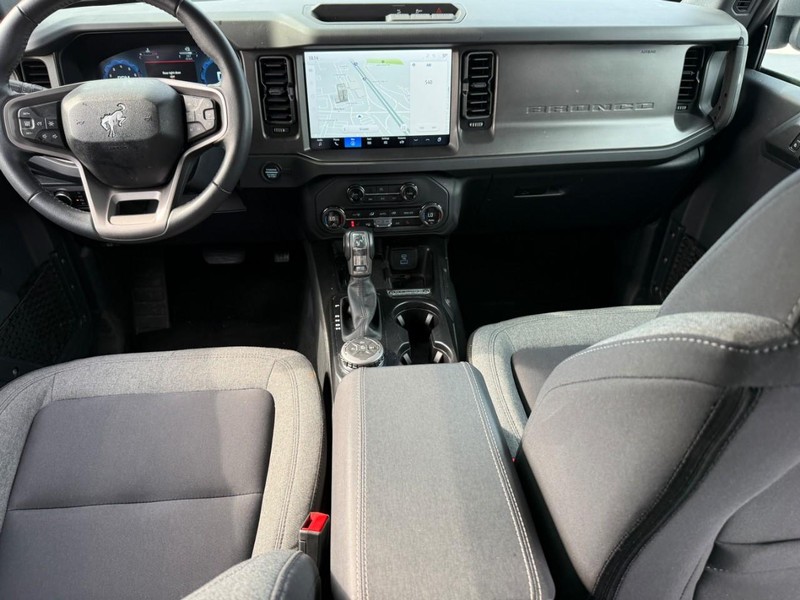 Ford Bronco Vehicle Full-screen Gallery Image 11