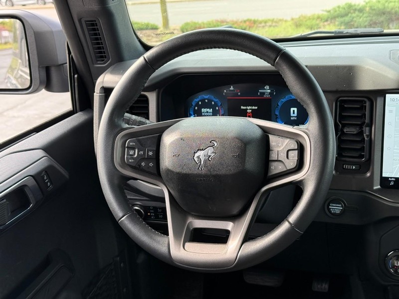 Ford Bronco Vehicle Full-screen Gallery Image 12