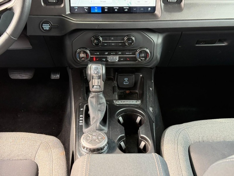 Ford Bronco Vehicle Full-screen Gallery Image 14