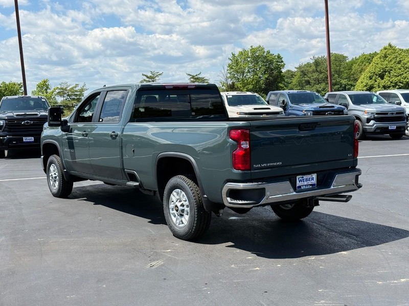 Chevrolet Silverado 2500HD Vehicle Full-screen Gallery Image 3