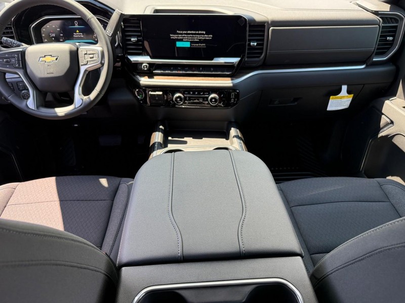 Chevrolet Silverado 2500HD Vehicle Full-screen Gallery Image 6