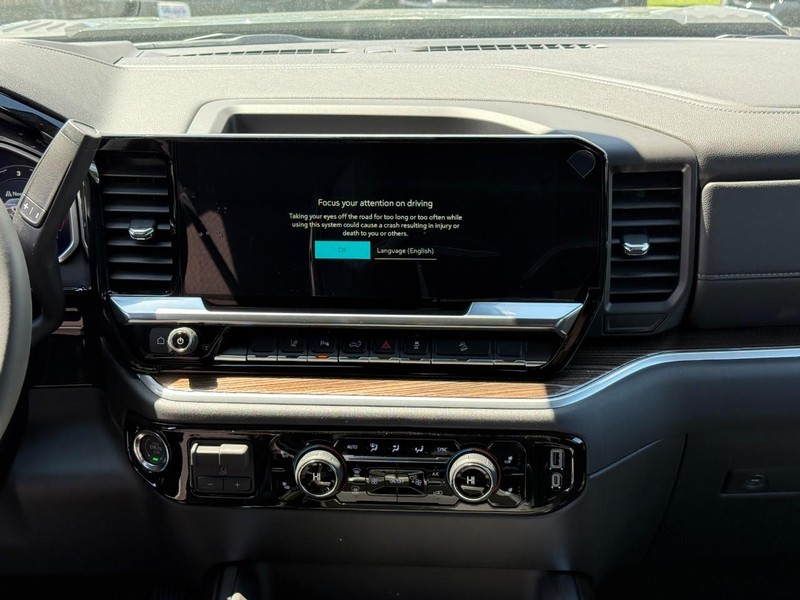 Chevrolet Silverado 2500HD Vehicle Full-screen Gallery Image 8