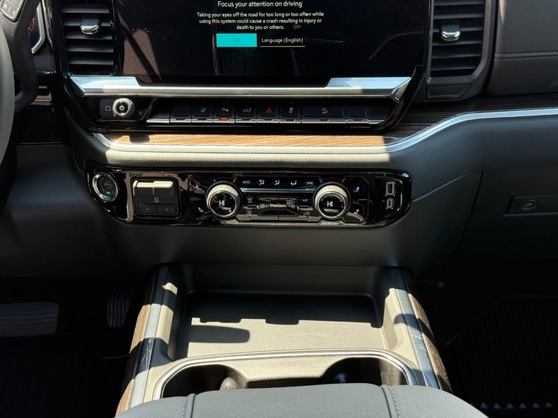 Chevrolet Silverado 2500HD Vehicle Full-screen Gallery Image 9