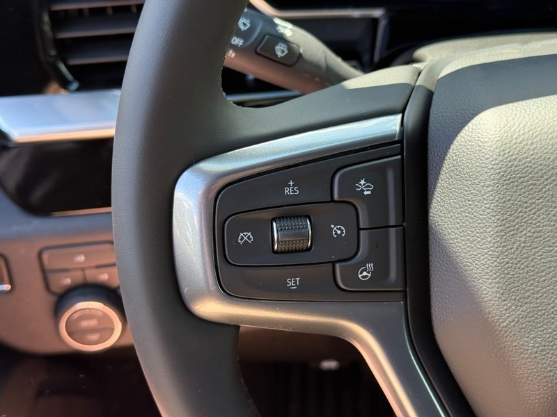 Chevrolet Silverado 2500HD Vehicle Full-screen Gallery Image 13