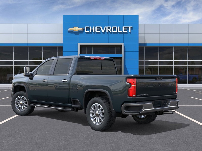 Chevrolet Silverado 2500HD Vehicle Full-screen Gallery Image 3