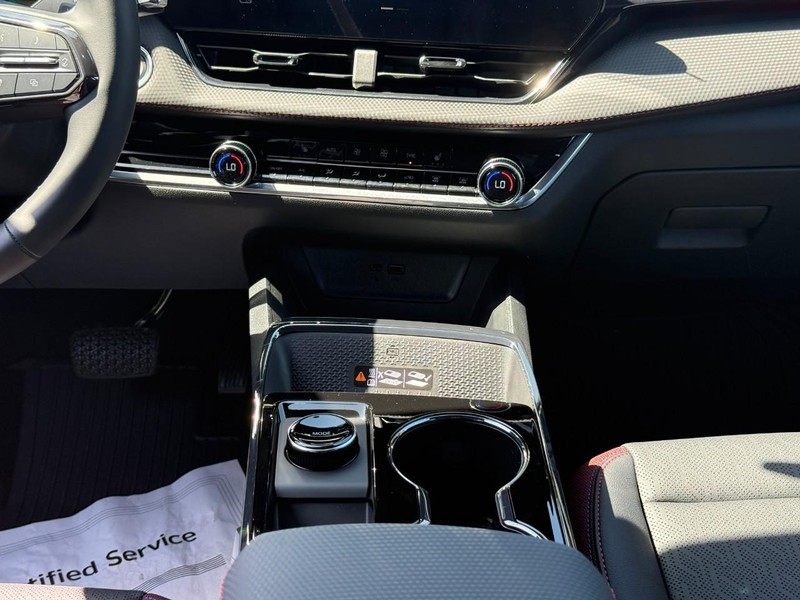 Chevrolet Equinox Vehicle Full-screen Gallery Image 9