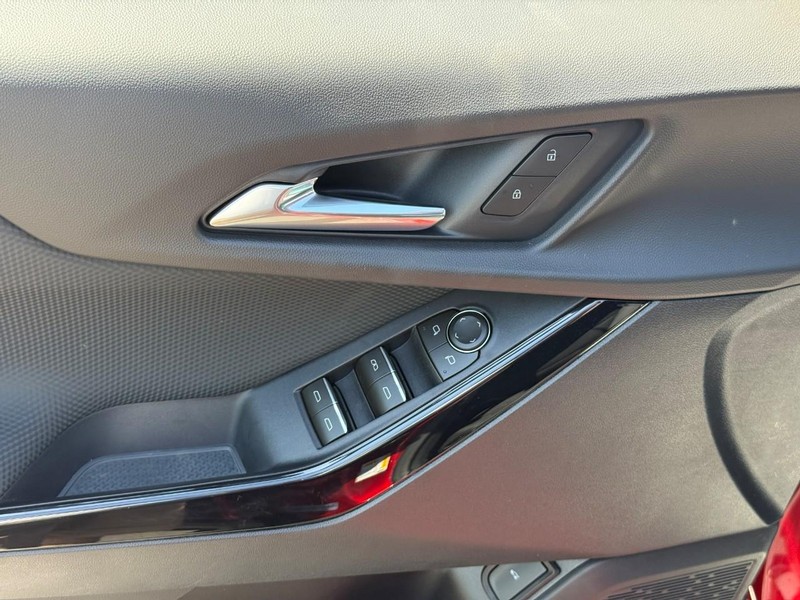 Chevrolet Equinox Vehicle Full-screen Gallery Image 10
