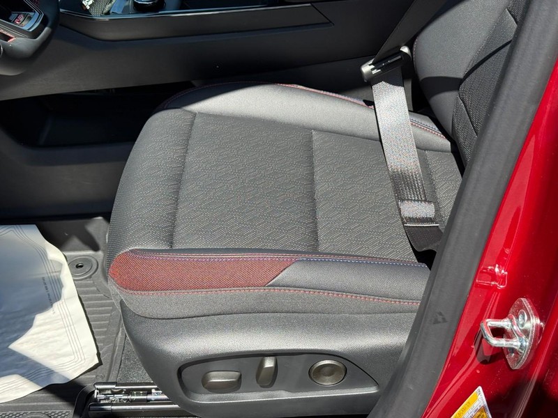 Chevrolet Equinox Vehicle Full-screen Gallery Image 11