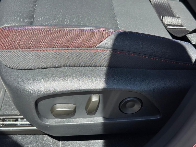 Chevrolet Equinox Vehicle Full-screen Gallery Image 12