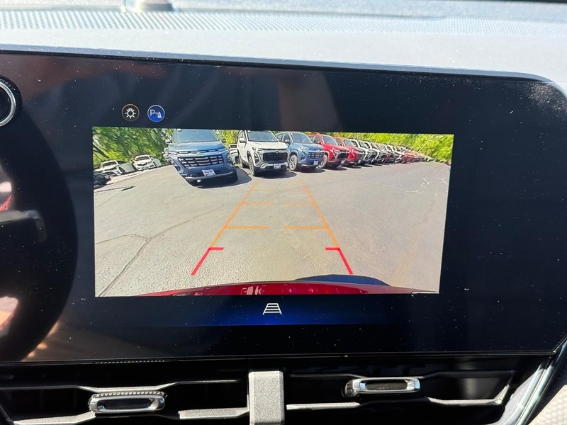 Chevrolet Equinox Vehicle Full-screen Gallery Image 16