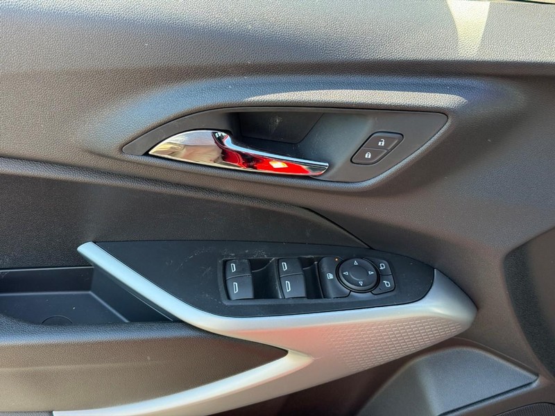 Chevrolet Trax Vehicle Full-screen Gallery Image 7