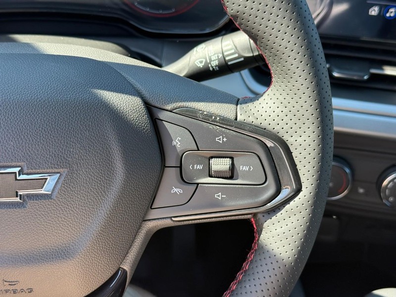 Chevrolet Trax Vehicle Full-screen Gallery Image 11