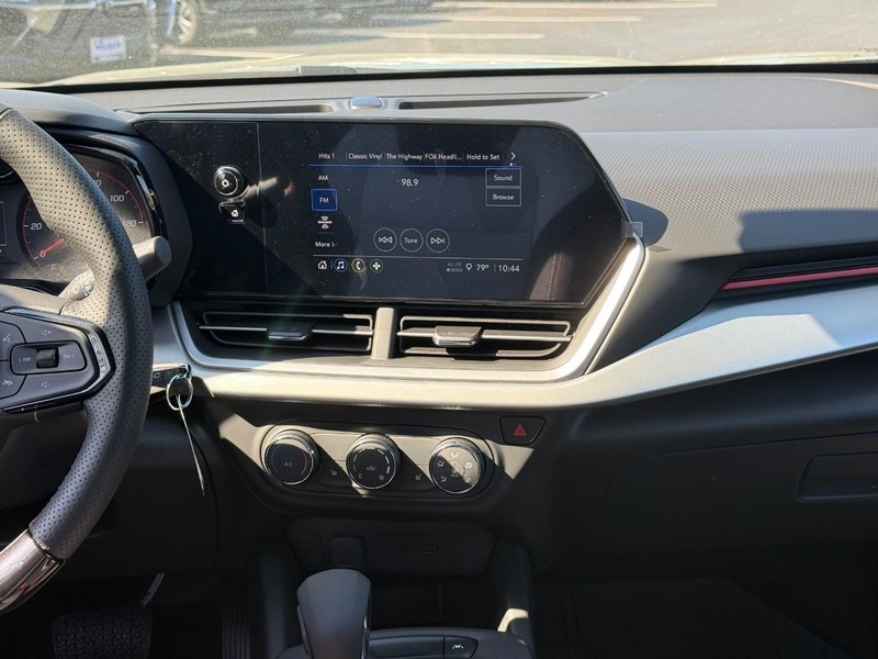 Chevrolet Trax Vehicle Full-screen Gallery Image 8
