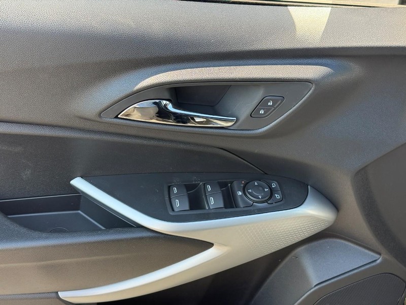 Chevrolet Trax Vehicle Full-screen Gallery Image 10
