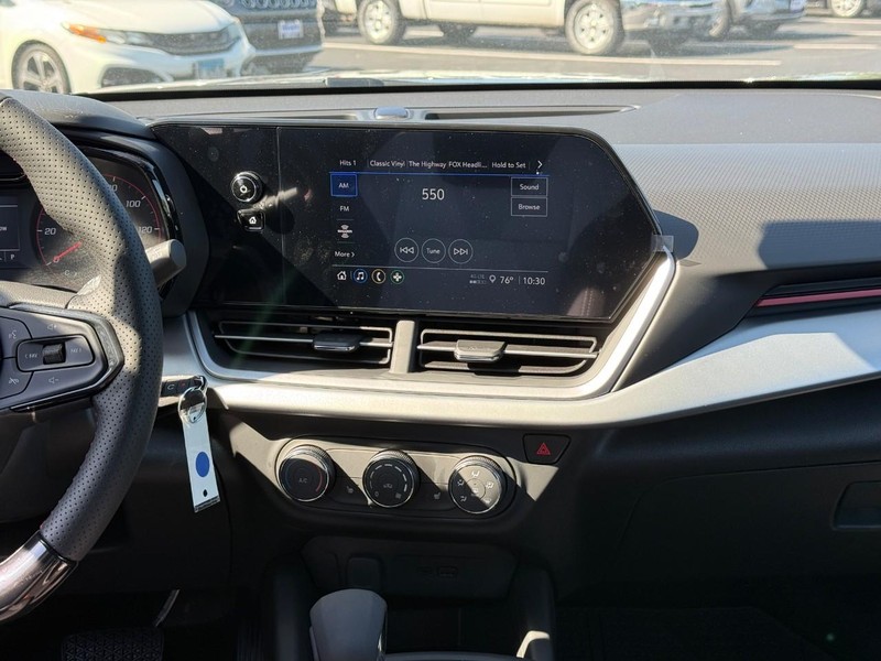 Chevrolet Trax Vehicle Full-screen Gallery Image 8