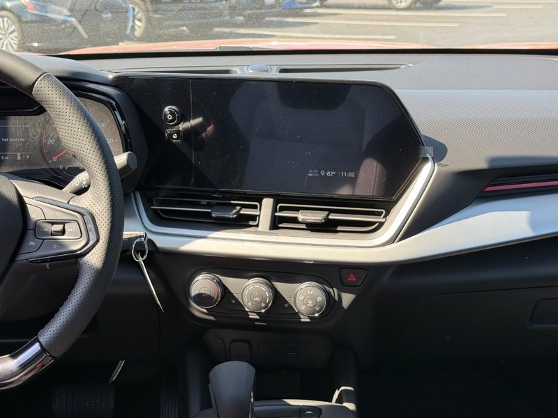 Chevrolet Trax Vehicle Full-screen Gallery Image 9