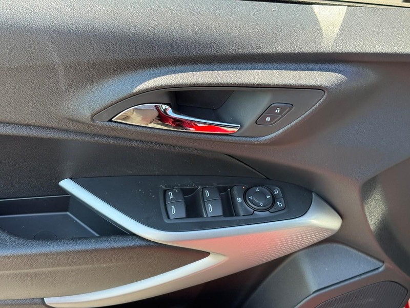 Chevrolet Trax Vehicle Full-screen Gallery Image 11