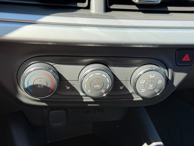 Chevrolet Trax Vehicle Full-screen Gallery Image 16