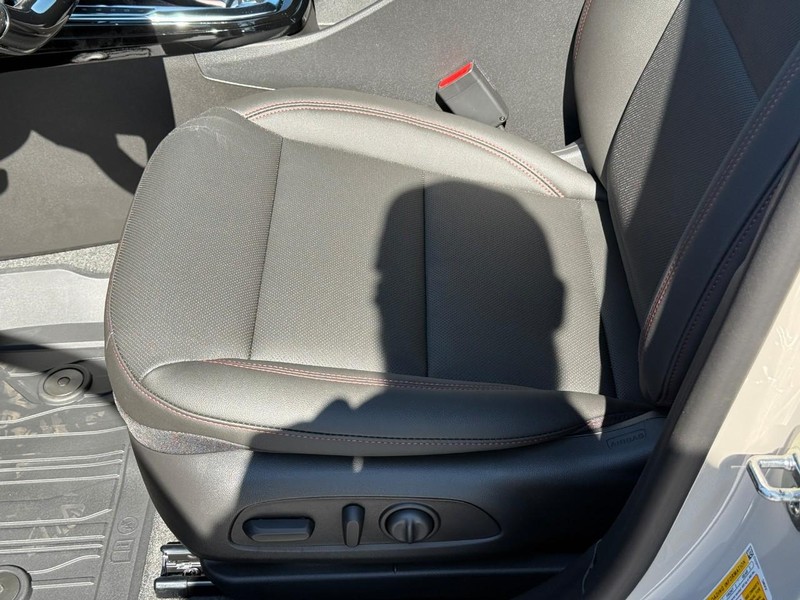 Chevrolet Trax Vehicle Full-screen Gallery Image 12