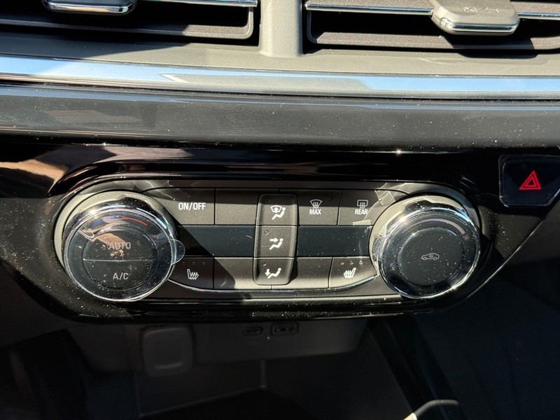Chevrolet Trax Vehicle Full-screen Gallery Image 17