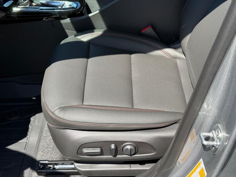 Chevrolet Trax Vehicle Full-screen Gallery Image 11