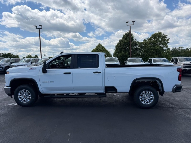 Chevrolet Silverado 3500HD Vehicle Full-screen Gallery Image 2