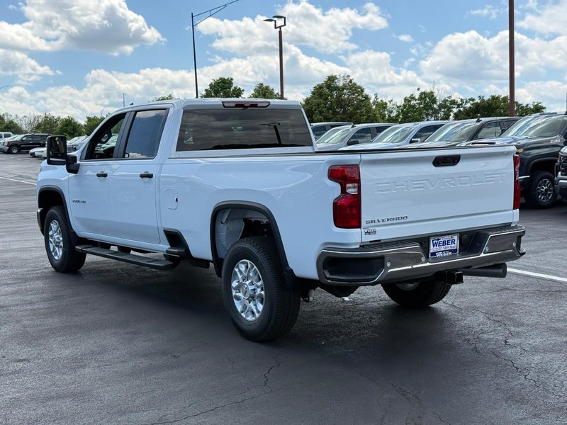 Chevrolet Silverado 3500HD Vehicle Full-screen Gallery Image 3