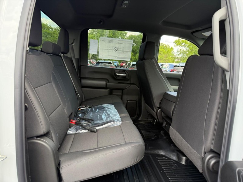 Chevrolet Silverado 3500HD Vehicle Full-screen Gallery Image 5
