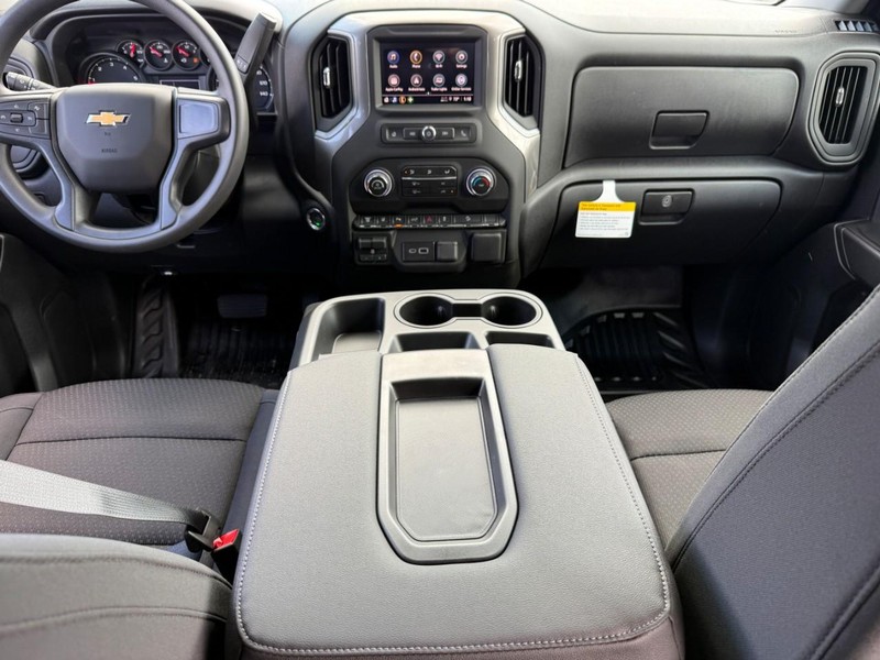 Chevrolet Silverado 3500HD Vehicle Full-screen Gallery Image 6