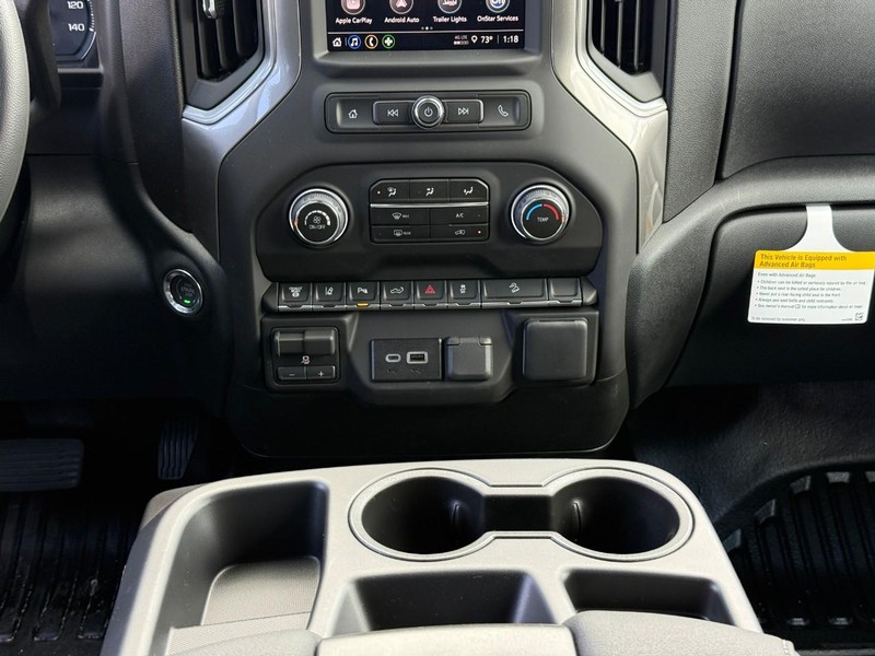Chevrolet Silverado 3500HD Vehicle Full-screen Gallery Image 9