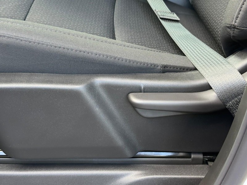 Chevrolet Silverado 3500HD Vehicle Full-screen Gallery Image 12