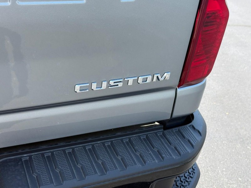 Chevrolet Silverado 2500HD Vehicle Full-screen Gallery Image 5
