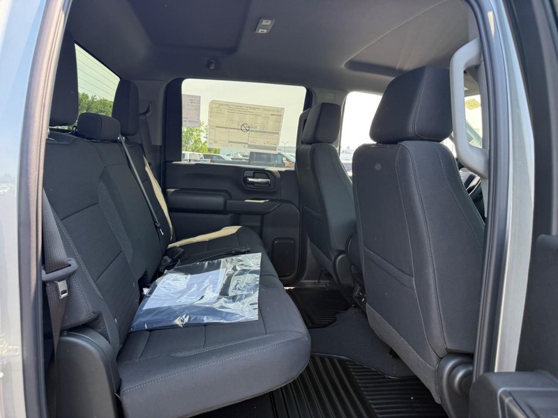 Chevrolet Silverado 2500HD Vehicle Full-screen Gallery Image 6