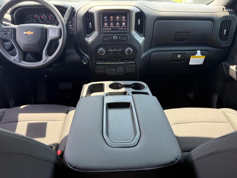Chevrolet Silverado 2500HD Vehicle Full-screen Gallery Image 7