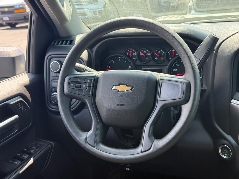 Chevrolet Silverado 2500HD Vehicle Full-screen Gallery Image 8
