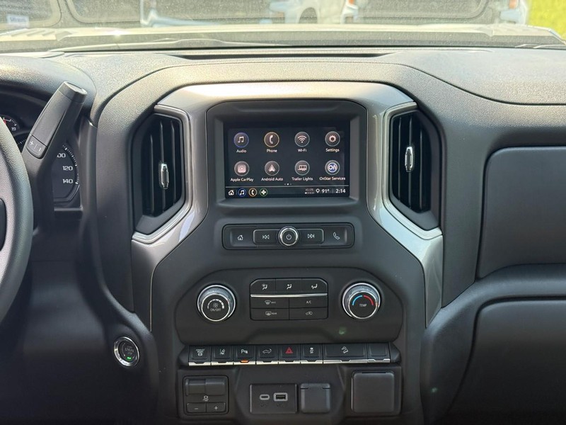 Chevrolet Silverado 2500HD Vehicle Full-screen Gallery Image 9